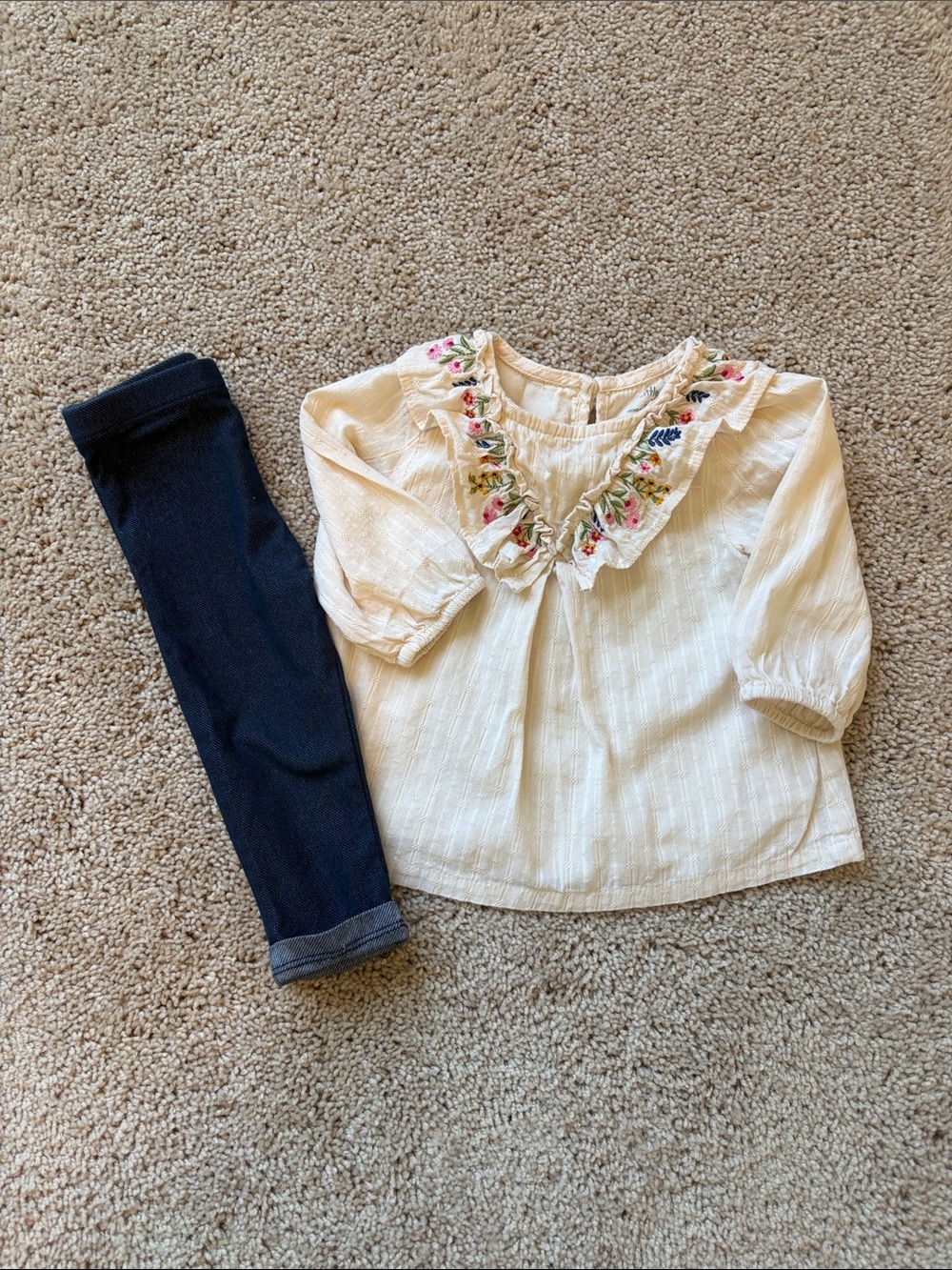 Cream Floral Ruffle-Trim Peasant Top with jean leggings.